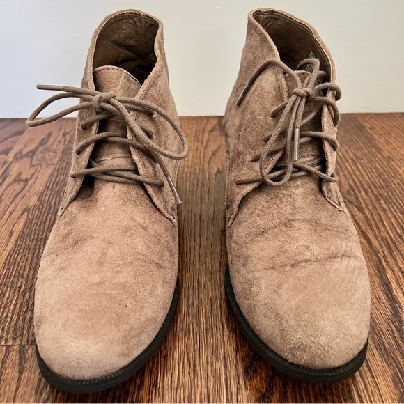 White mountain Brown suede booties lace up size 7.5 made in China leather - Picture 2 of 9